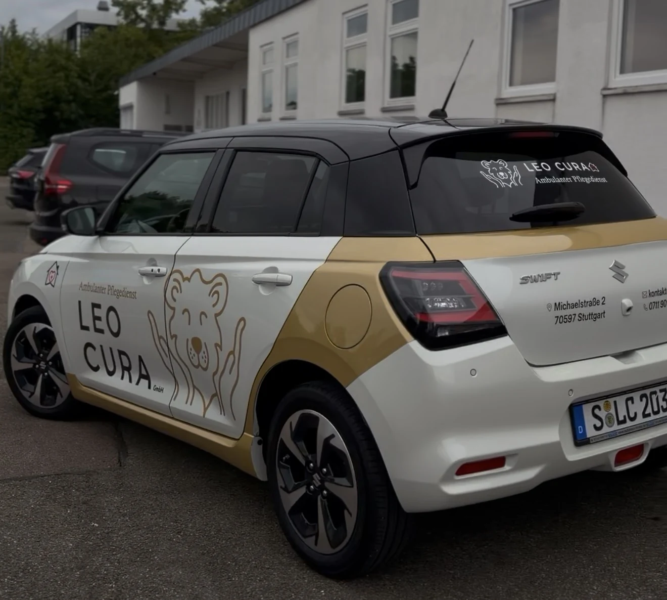 Leo Cura: Fahrzeugbeschriftung