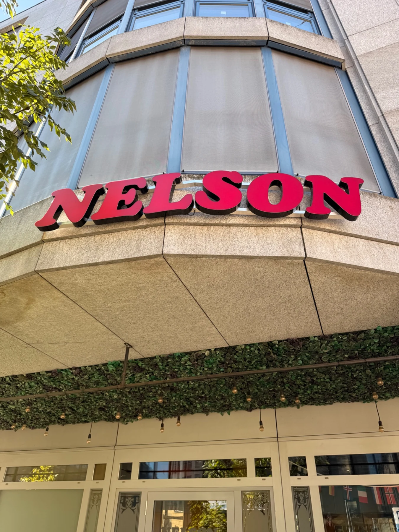 Nelson: Individuelle Leuchtreklame