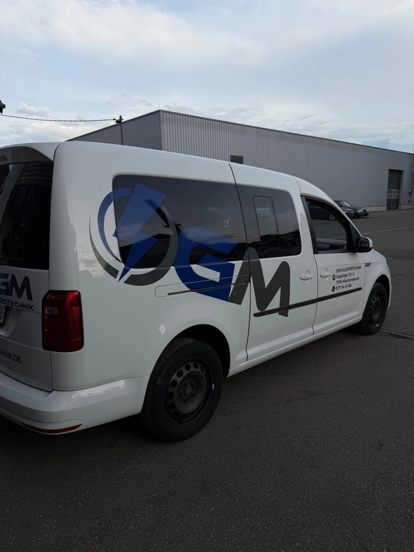 OGM Elektrotechnik: Fahrzeugbeschriftung